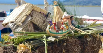 Islas de los Uros Tour Corto | Medio Día en el Lago Titicaca