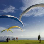 Malecón de Miraflores faroParque del Amor y parapente