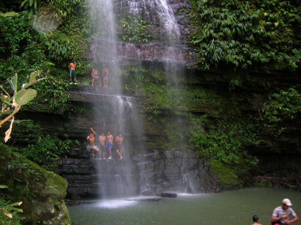 CASCADA DE TELA DE ARAÑA