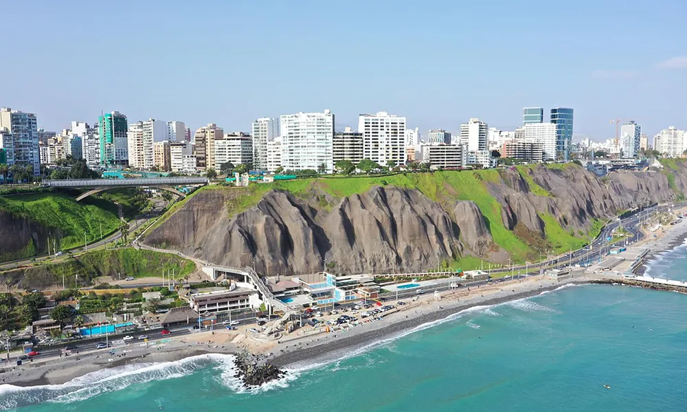 Conducir en Lima: reglas, peajes y apps útiles para turistas