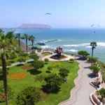 Malecón de Miraflores faroParque del Amor y parapente