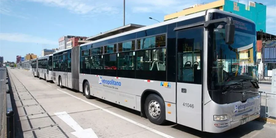 Metropolitano, buses, taxis y apps