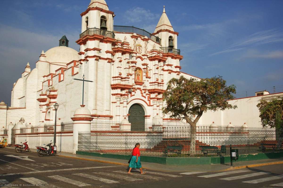 IGLESIA Y MONASTERIO EL CARMEN