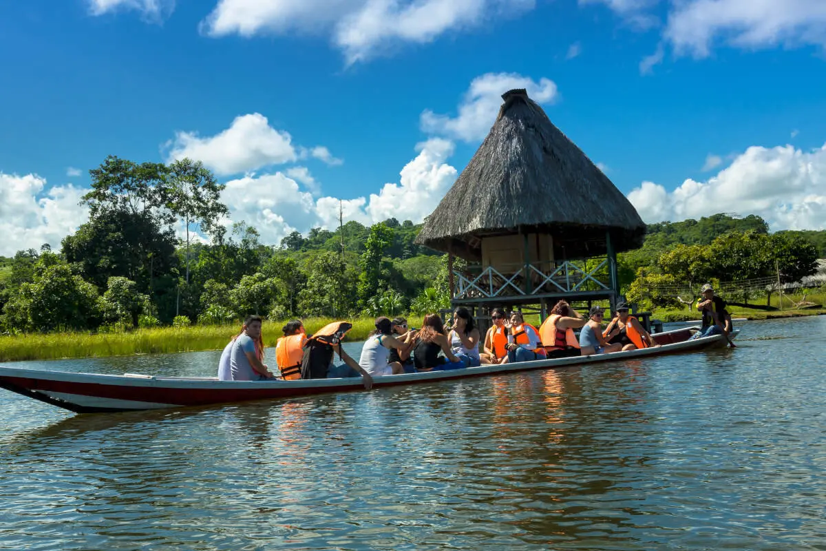 Santo Tomás y Laguna Zungarococha